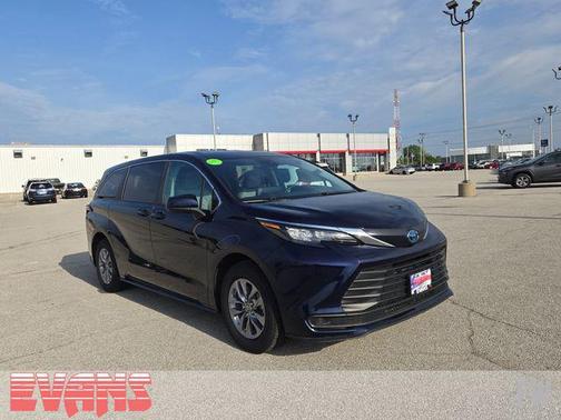2024 Toyota Sienna LE