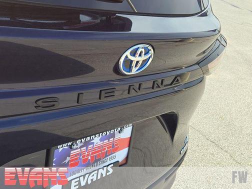 2024 Toyota Sienna LE