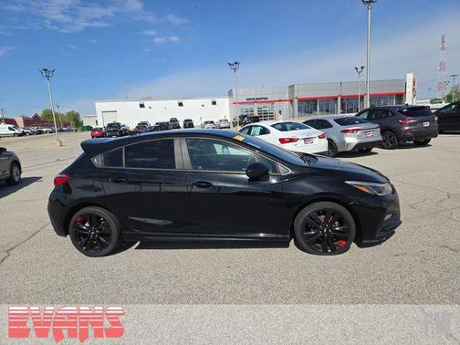 Black 2018 Chevrolet Cruze LT