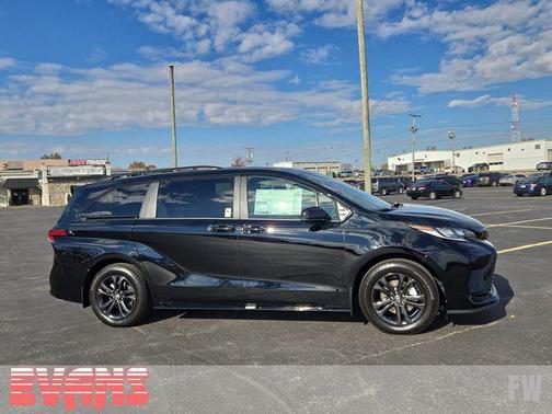 2025 Toyota Sienna XSE 7 Passenger