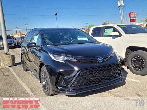 2025 Toyota Sienna XSE 7 Passenger