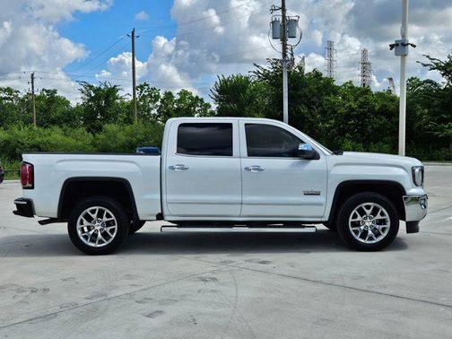 White Frost Tricoat 2018 GMC Sierra 1500 SLT