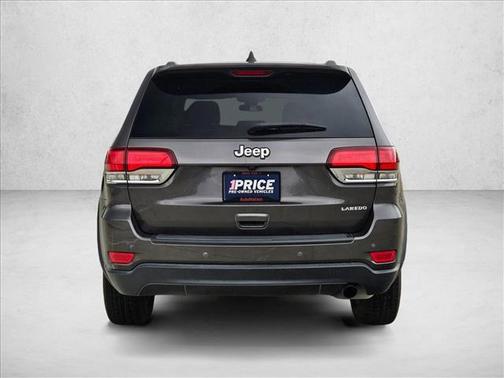 Granite Crystal Metallic Clearcoat 2020 Jeep Grand Cherokee Laredo