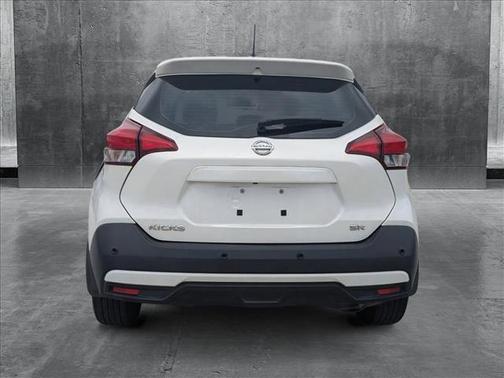 2020 Nissan Kicks SR