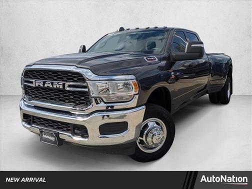 2024 RAM 3500 Tradesman Crew Cab 4x4 8' Box
