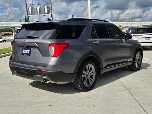 Carbonized Gray Metallic 2022 Ford Explorer XLT