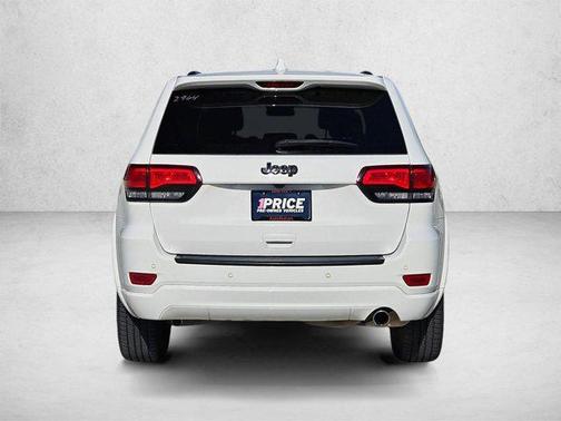 Bright White Clearcoat 2021 Jeep Grand Cherokee Laredo
