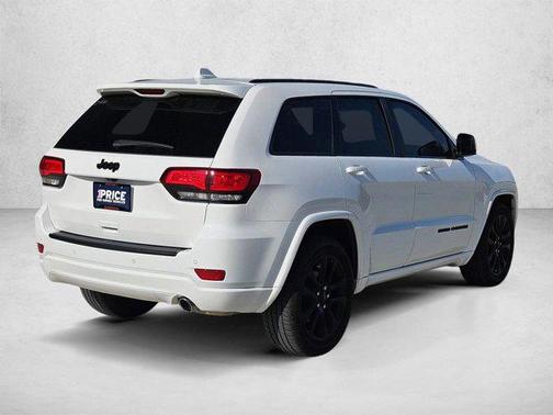 Bright White Clearcoat 2021 Jeep Grand Cherokee Laredo