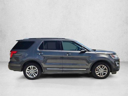 Magnetic Metallic 2017 Ford Explorer XLT