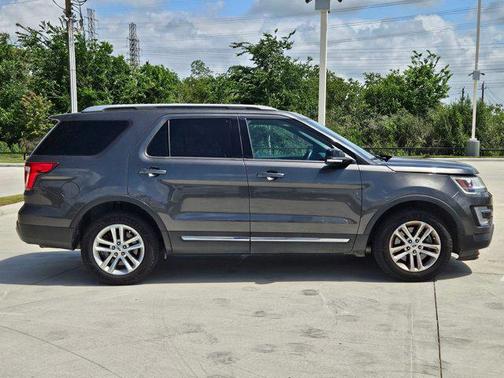 Magnetic Metallic 2017 Ford Explorer XLT