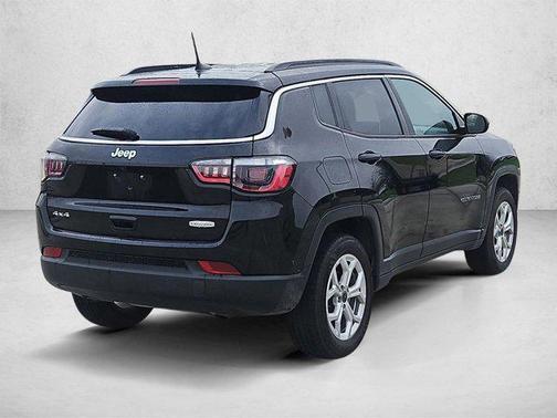 Diamond Black Crystal Pearlcoat 2025 Jeep Compass Latitude
