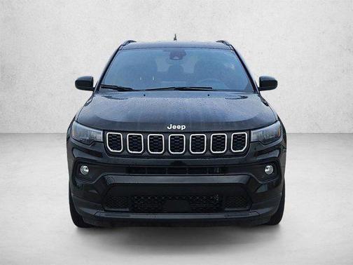 Diamond Black Crystal Pearlcoat 2025 Jeep Compass Latitude