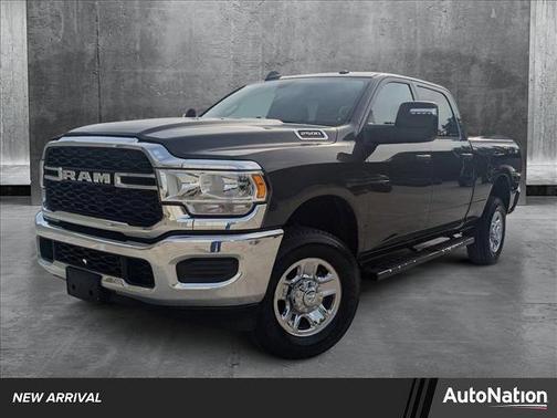 2024 RAM 2500 Tradesman Crew Cab 4x4 6'4' Box