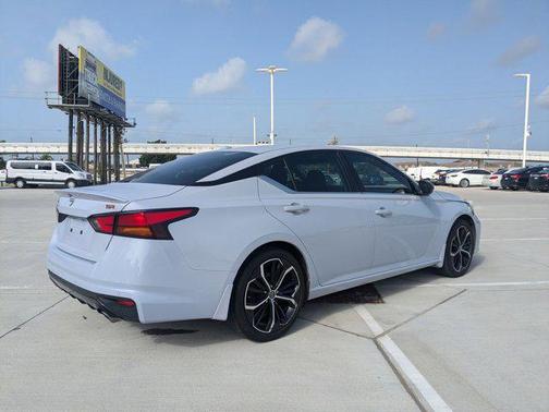 2024 Nissan Altima SR FWD