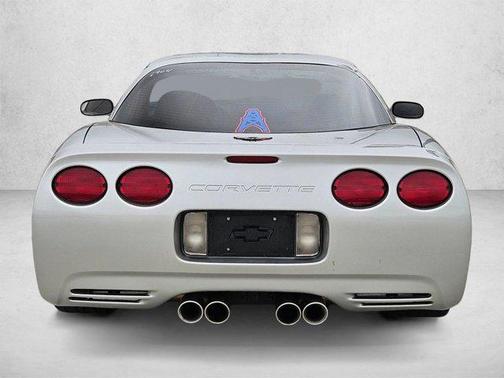 Sebring Silver Metallic 2000 Chevrolet Corvette Base