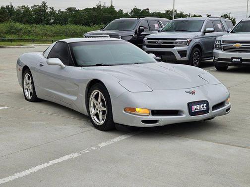 Sebring Silver Metallic 2000 Chevrolet Corvette Base
