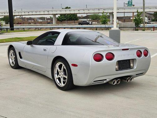 Sebring Silver Metallic 2000 Chevrolet Corvette Base