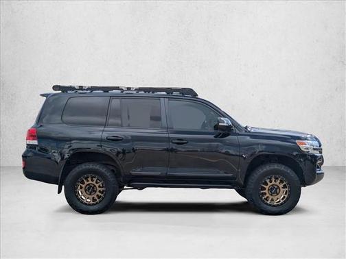2016 Toyota Land Cruiser Base