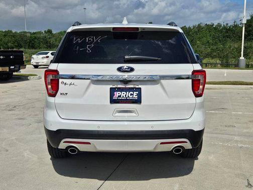 Oxford White 2017 Ford Explorer XLT