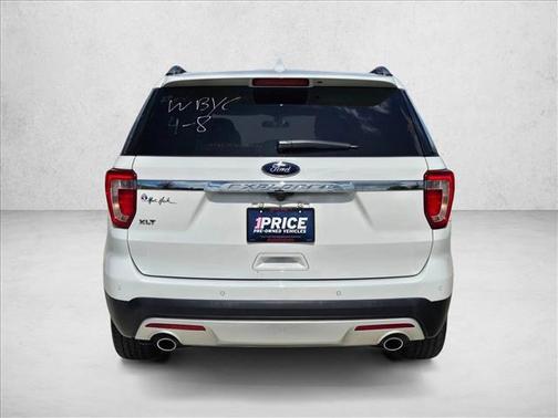 Oxford White 2017 Ford Explorer XLT