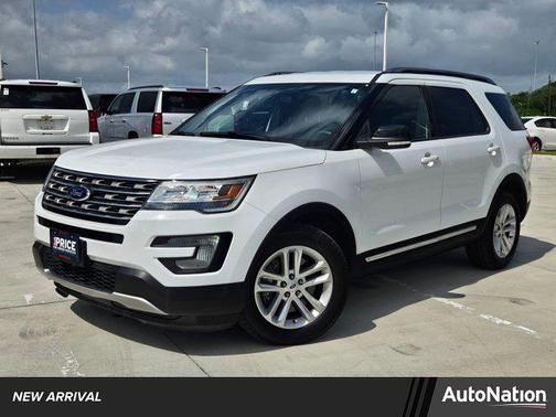 Oxford White 2017 Ford Explorer XLT