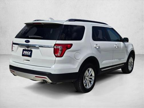Oxford White 2017 Ford Explorer XLT