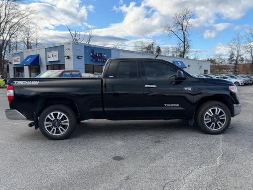 2017 Toyota Tundra SR5