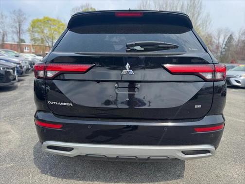 2024 Mitsubishi Outlander SE