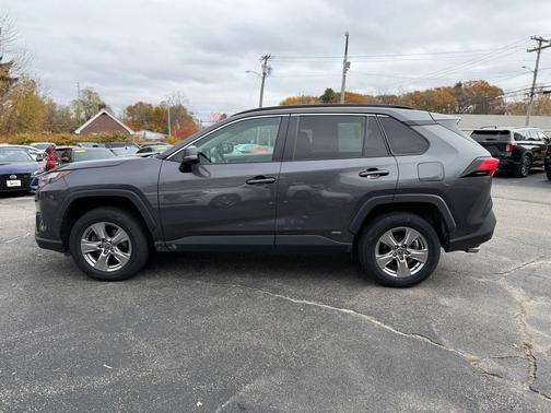 2022 Toyota RAV4 Hybrid XLE