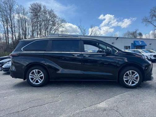 2023 Toyota Sienna XSE 7 Passenger