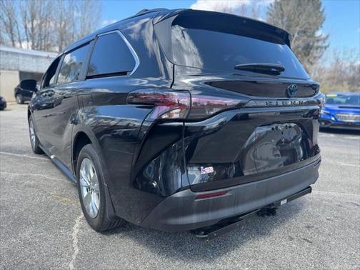 2023 Toyota Sienna XSE 7 Passenger