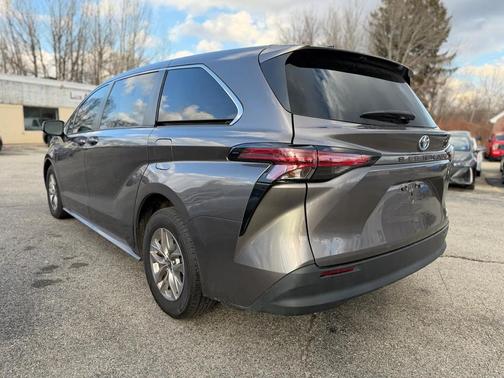 2021 Toyota Sienna LE