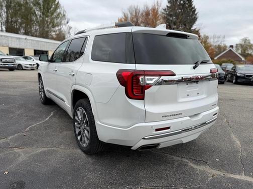 2023 GMC Acadia Denali