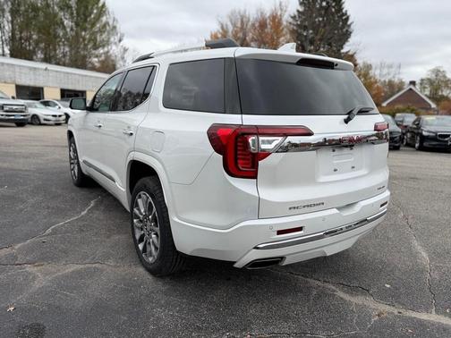 2023 GMC Acadia Denali