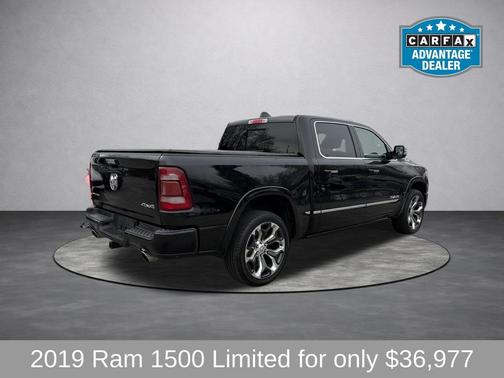 Diamond Black Crystal Pearlcoat 2019 RAM 1500 Limited