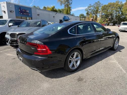 2019 Volvo S90 T5 Momentum