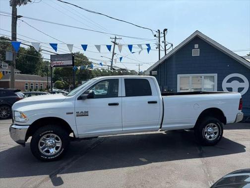2017 RAM 2500 Tradesman Crew Cab 4x4 8' Box