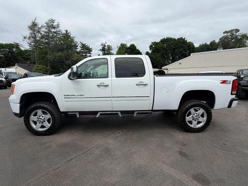 Summit White 2011 GMC Sierra 2500 Denali