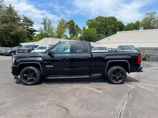 Onyx Black 2017 GMC Sierra 1500 SLE