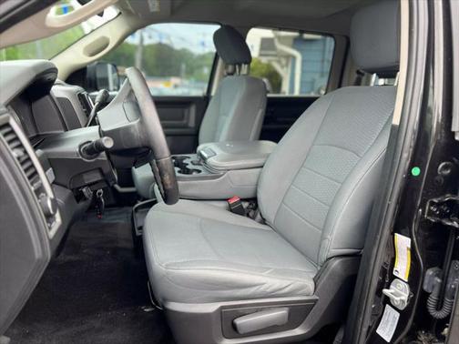 2017 RAM 3500 Tradesman Crew Cab 4x4 6'4' Box