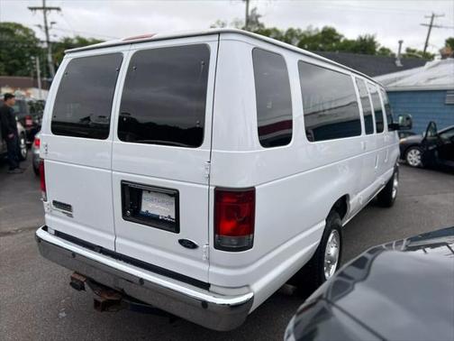 2013 Ford E350 Super Duty XLT