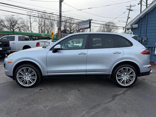 2017 Porsche Cayenne Platinum Edition