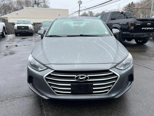 2018 Hyundai ELANTRA SE