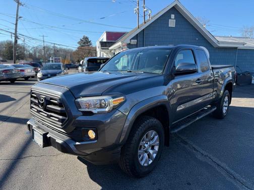 2017 Toyota Tacoma SR