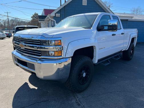 Summit White 2018 Chevrolet Silverado 2500 WT