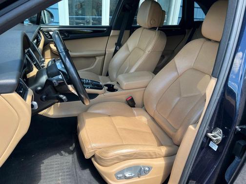 Night Blue Metallic 2017 Porsche Macan Macan Sport Edition