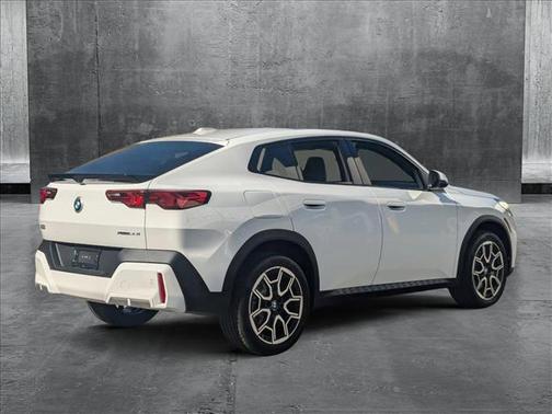 2025 BMW X2 xDrive28i