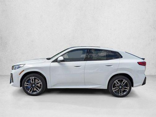 Alpine White 2026 BMW X2 xDrive28i