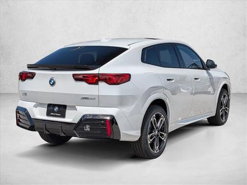 Alpine White 2026 BMW X2 xDrive28i