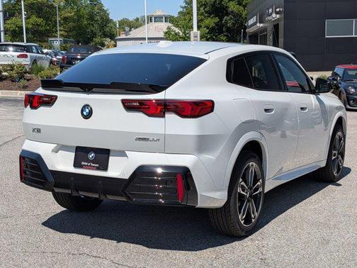 Alpine White 2026 BMW X2 xDrive28i